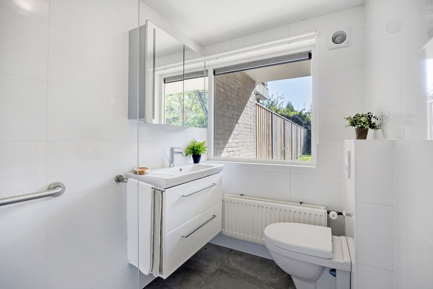 Tussenwoning te koop: Alsemlaan 18, Waalre