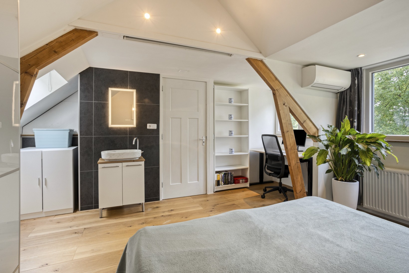 Tussenwoning te koop: Maria van Bourgondiëlaan 7, Waalre