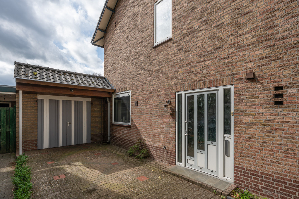 Twee-onder-één-kap te koop: Saturnus 24, Heeze