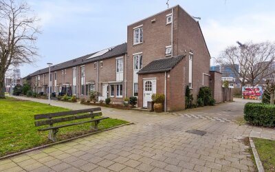 Roosje Voss. 83