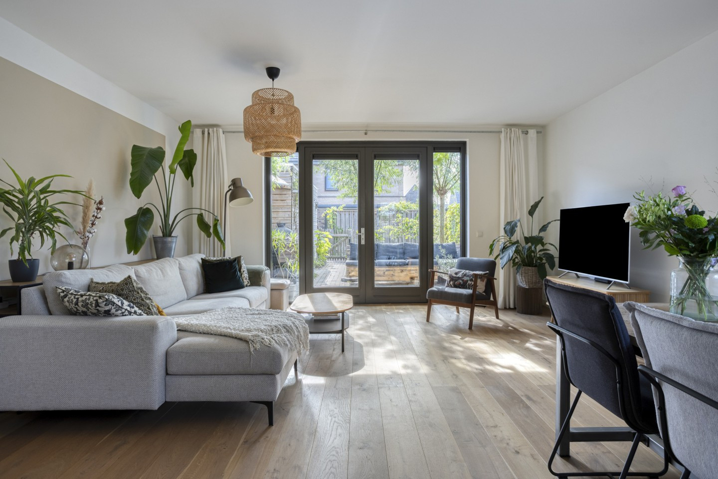 Hoekwoning te koop: Douglashout 110, Eindhoven