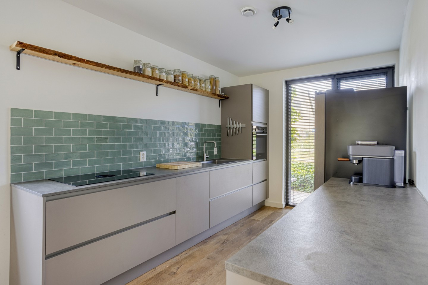 Hoekwoning te koop: Douglashout 110, Eindhoven