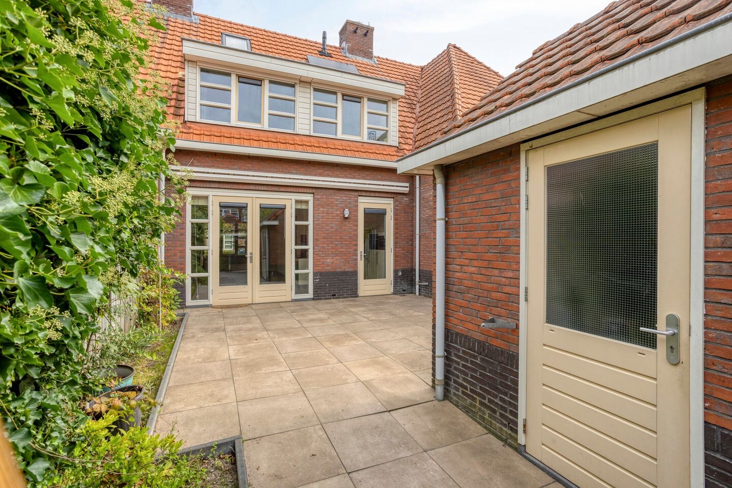 Tussenwoning te koop: Cornelis Bloemaertstraat 26, Eindhoven