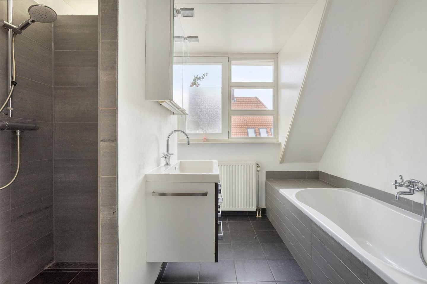 Tussenwoning te koop: Cornelis Bloemaertstraat 26, Eindhoven