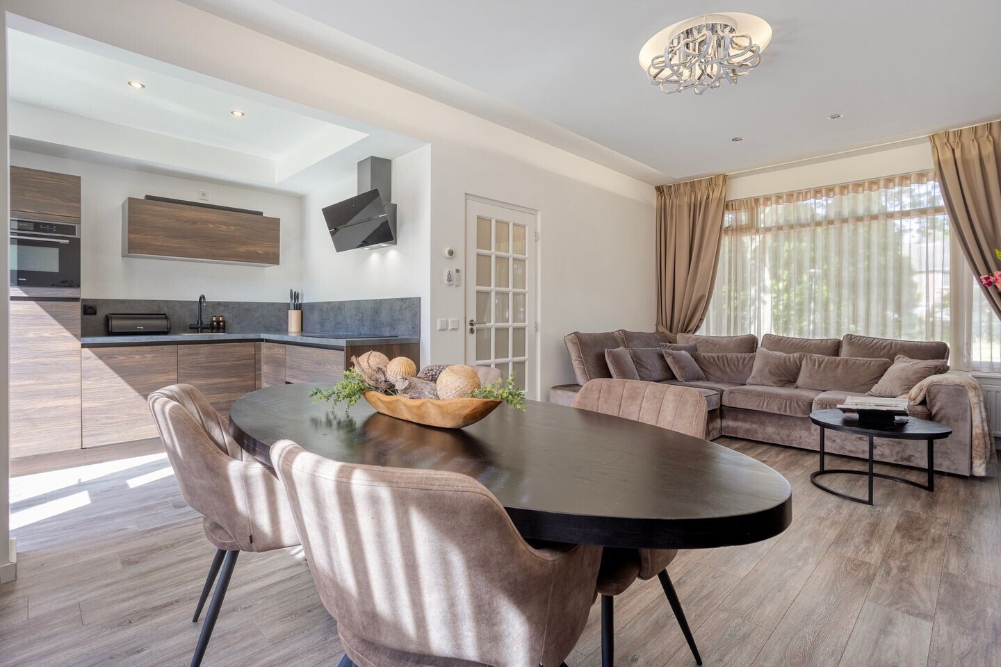 Tussenwoning te koop: Generaal van der Leythenlaan 17, Eindhoven