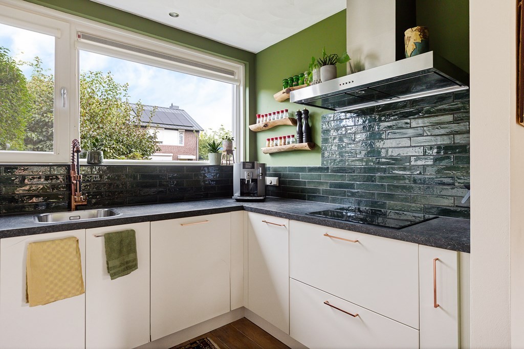 Hoekwoning te koop: Generaal van Heutszlaan 1, Eindhoven