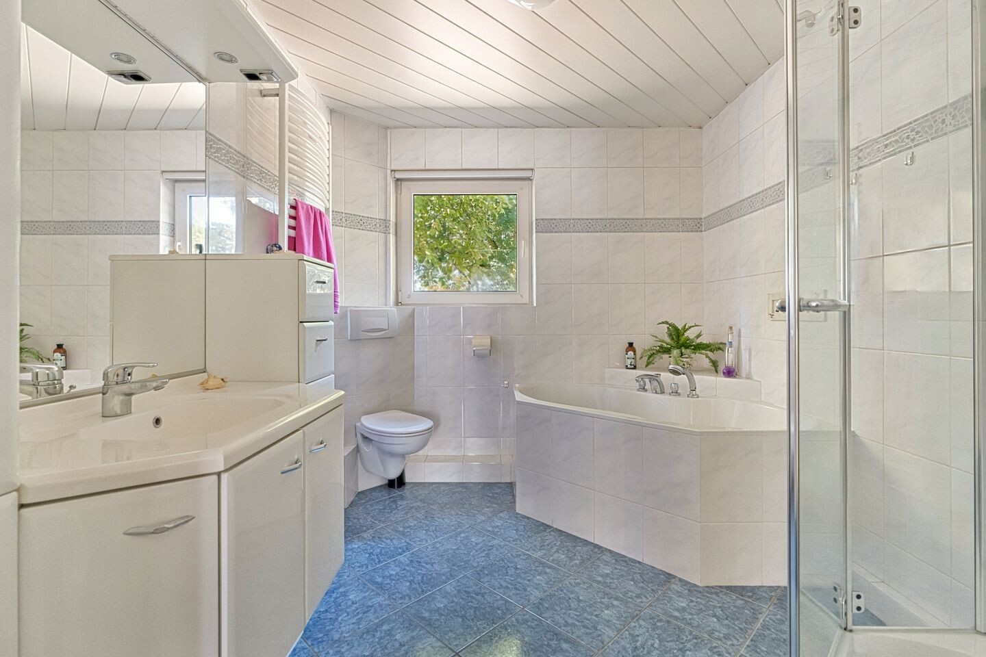 Tussenwoning te koop: Broodberglaan 10, Eindhoven