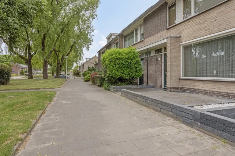Tussenwoning te koop: Noordzeelaan 27, Eindhoven