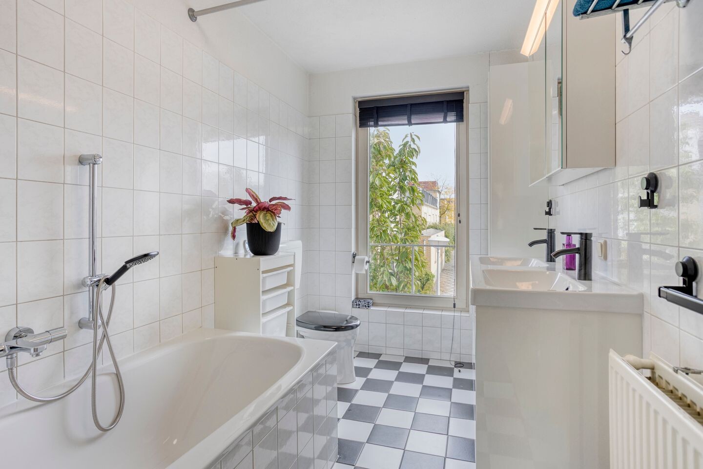 Hoekwoning te koop: Molièrelaan 24, Eindhoven