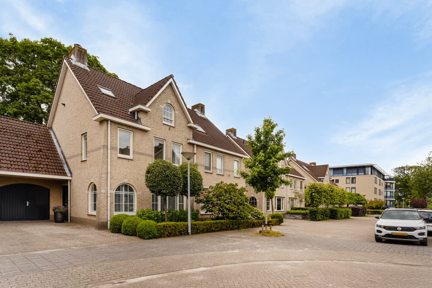 Tussenwoning te koop: Florapark 38, Eindhoven