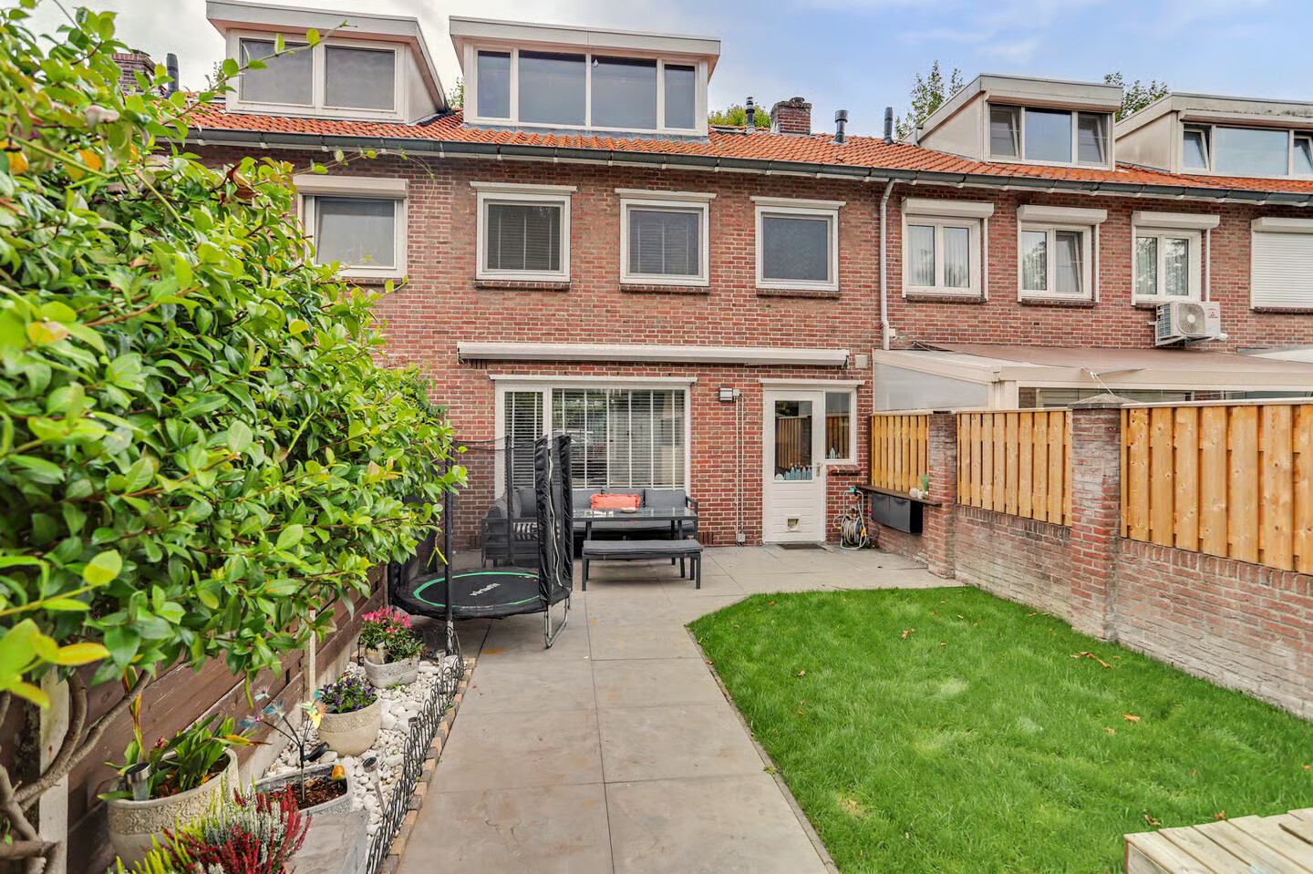 Tussenwoning te koop: Olympialaan 38, Eindhoven