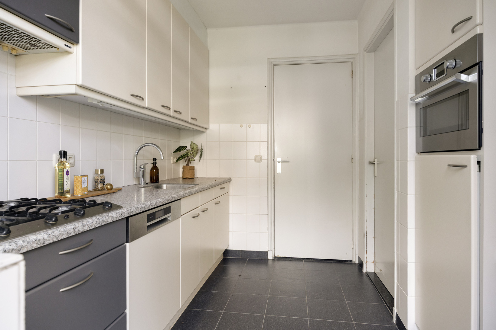 Tussenwoning te koop: Zeelsterstraat 90, Eindhoven