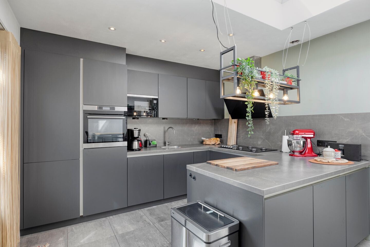 Tussenwoning te koop: Bergen op Zoomstraat 153, Eindhoven