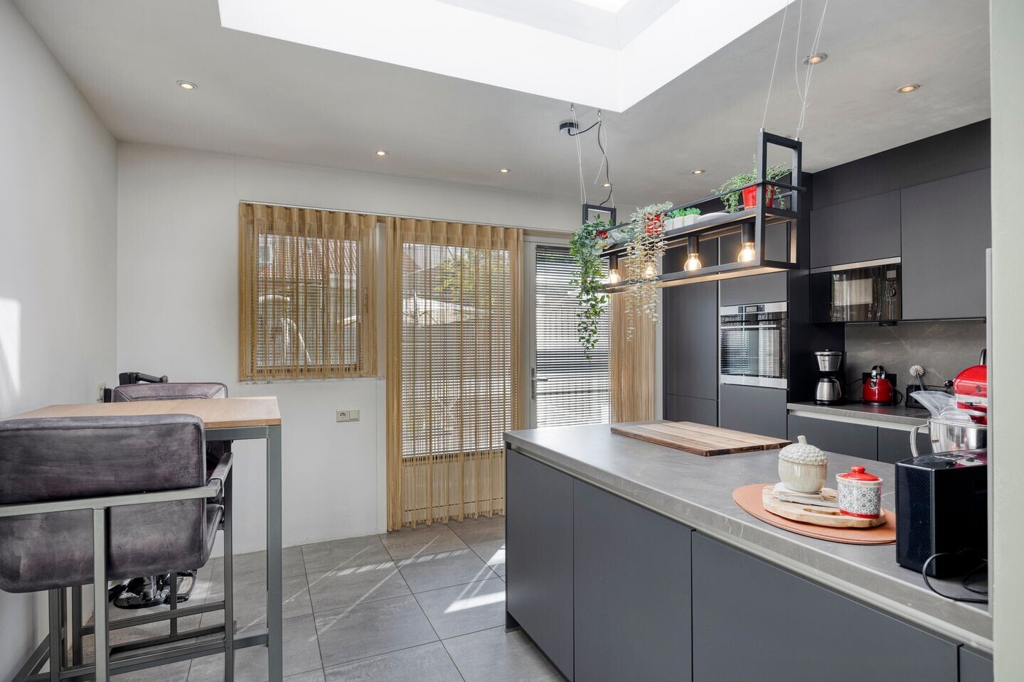 Tussenwoning te koop: Bergen op Zoomstraat 153, Eindhoven