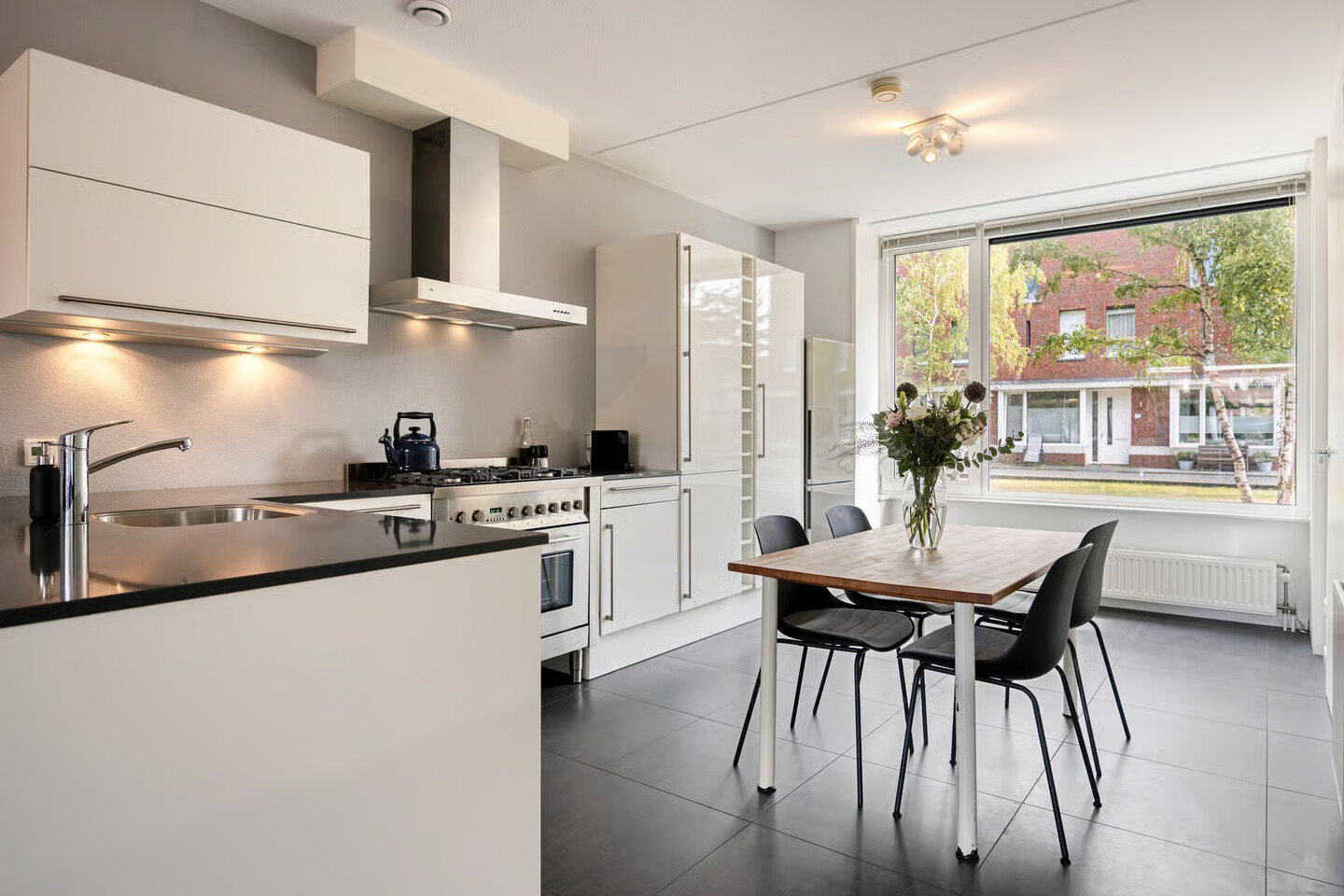 Tussenwoning te koop: van Maanenstraat 32, Eindhoven