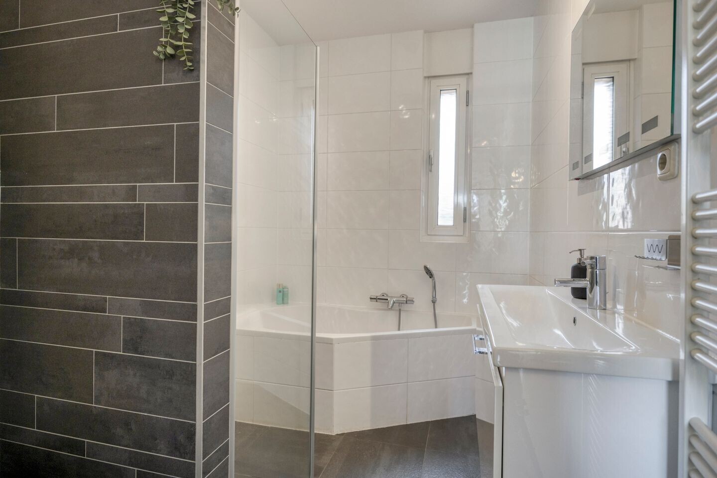 Tussenwoning te koop: van Maanenstraat 32, Eindhoven