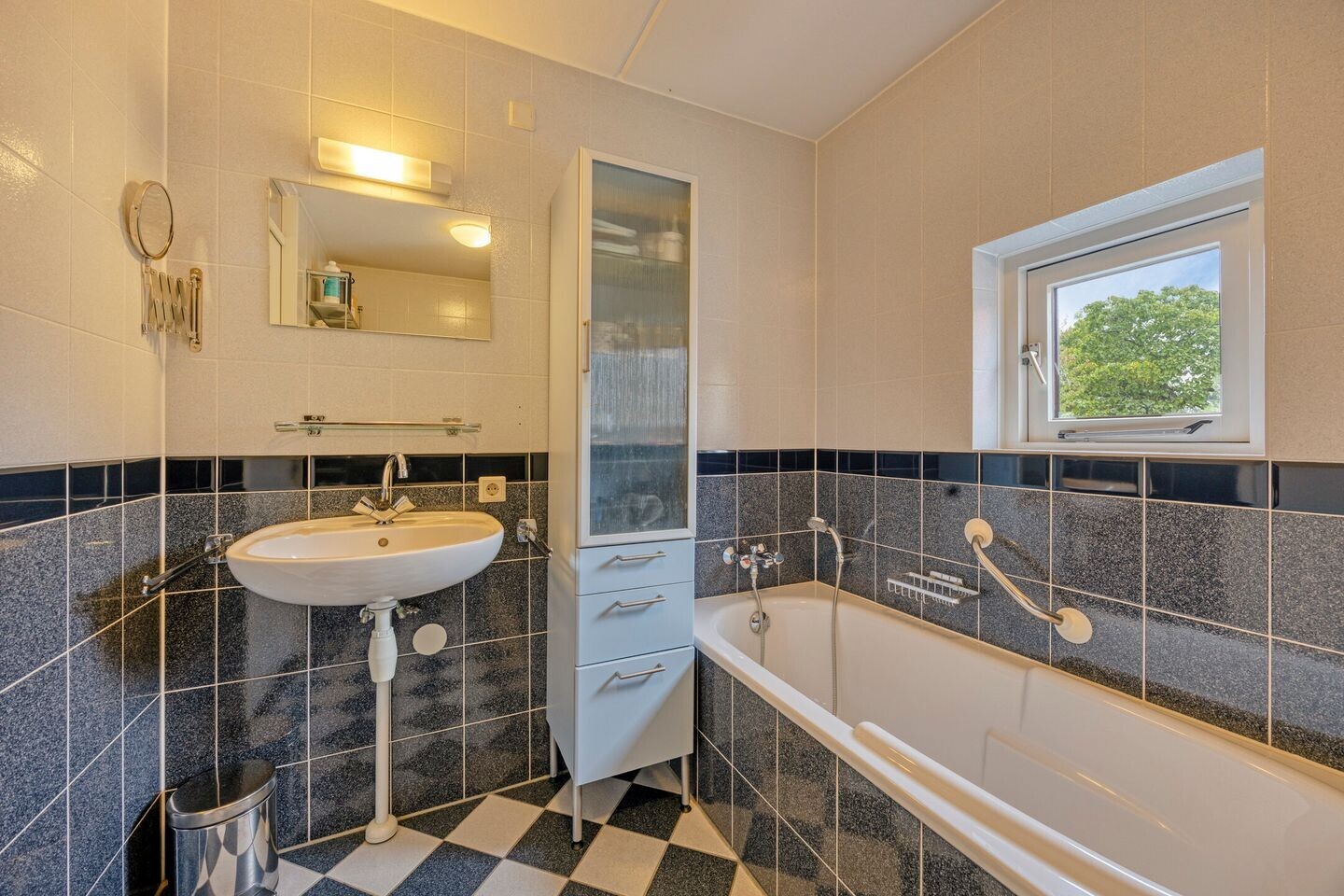 Tussenwoning te koop: Offenbachlaan 1A, Eindhoven