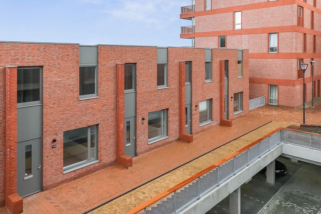 Tussenwoning te koop: Meerring 182, Eindhoven