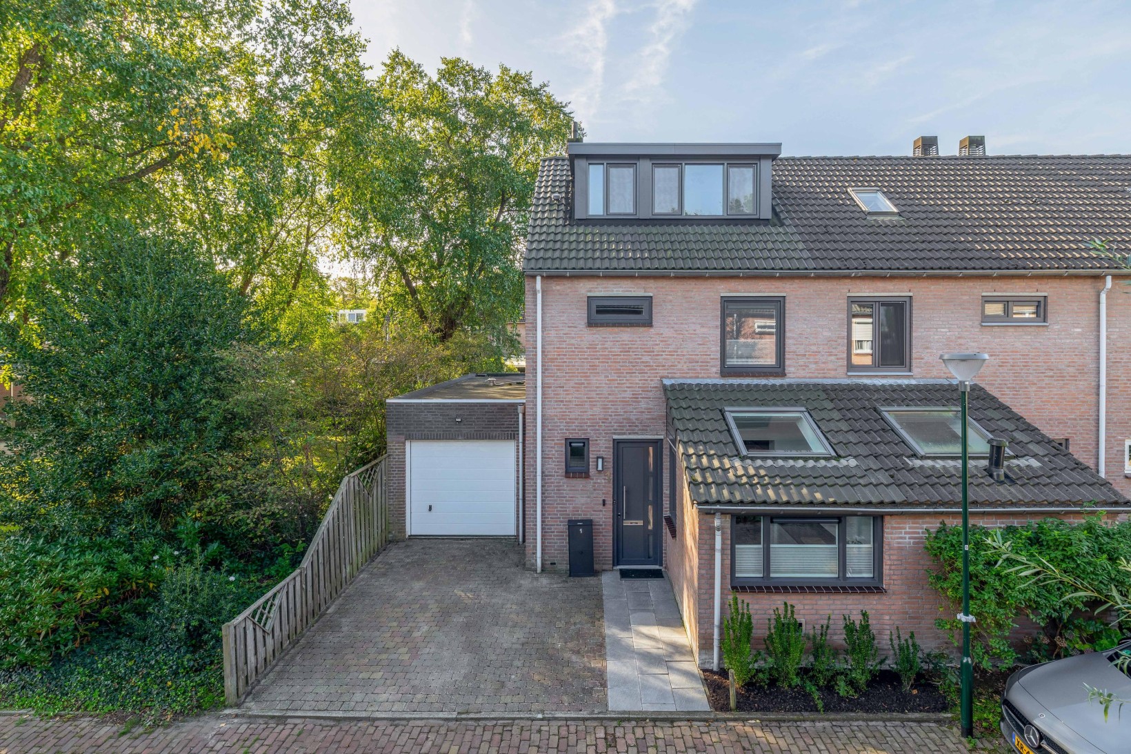 Hoekwoning te koop: Leemkuylen 1, Geldrop