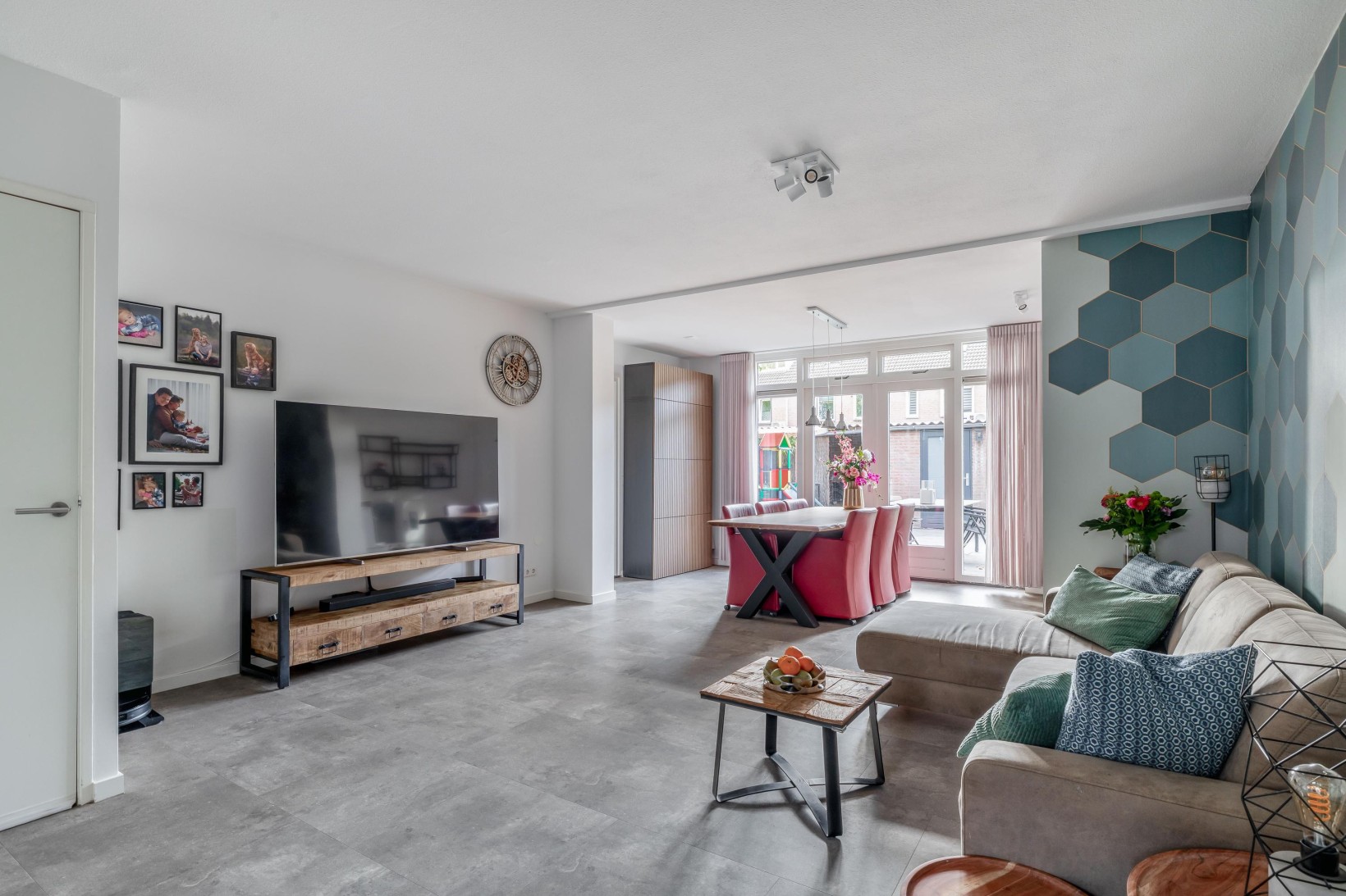 Hoekwoning te koop: Leemkuylen 1, Geldrop