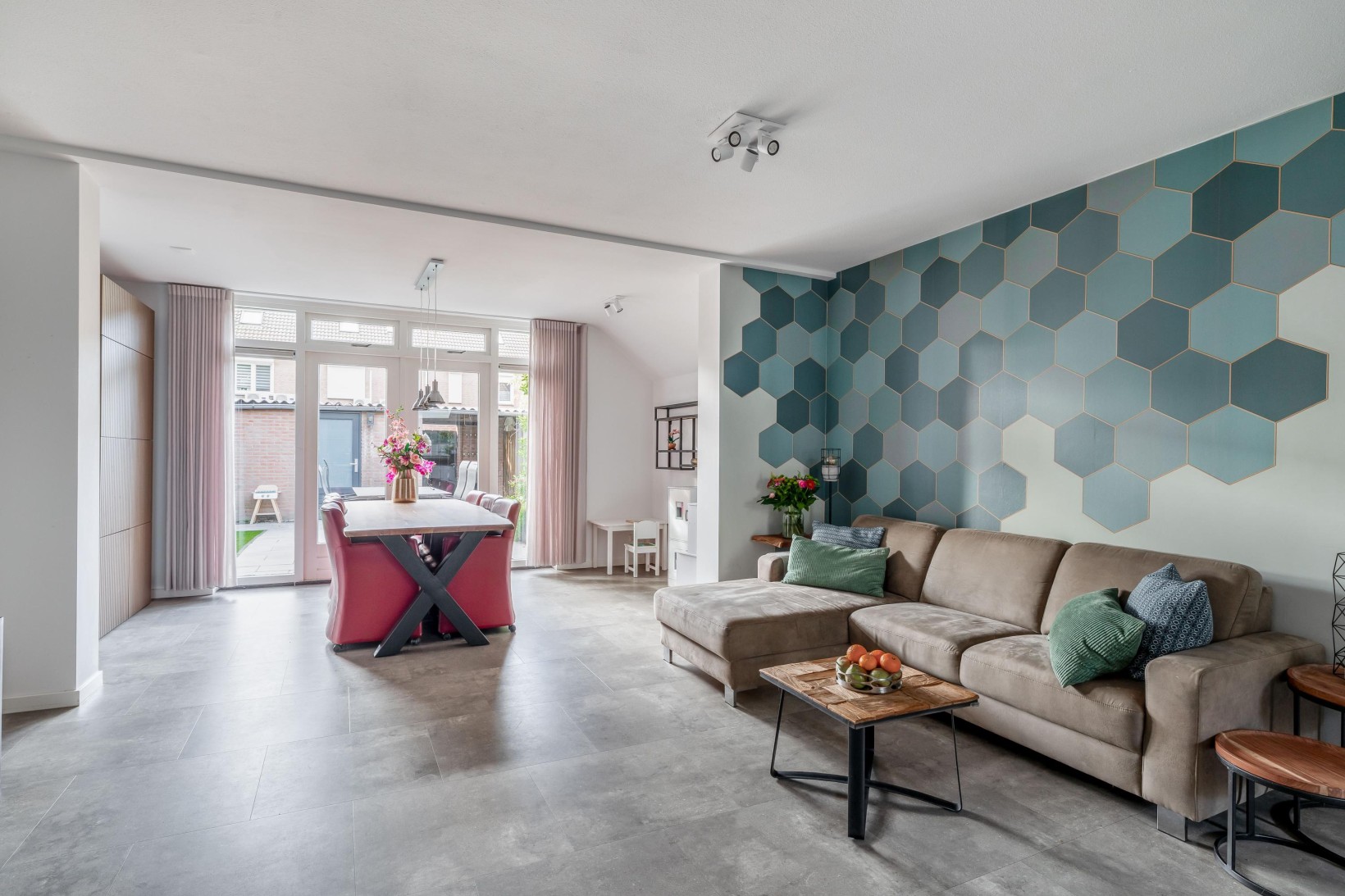 Hoekwoning te koop: Leemkuylen 1, Geldrop