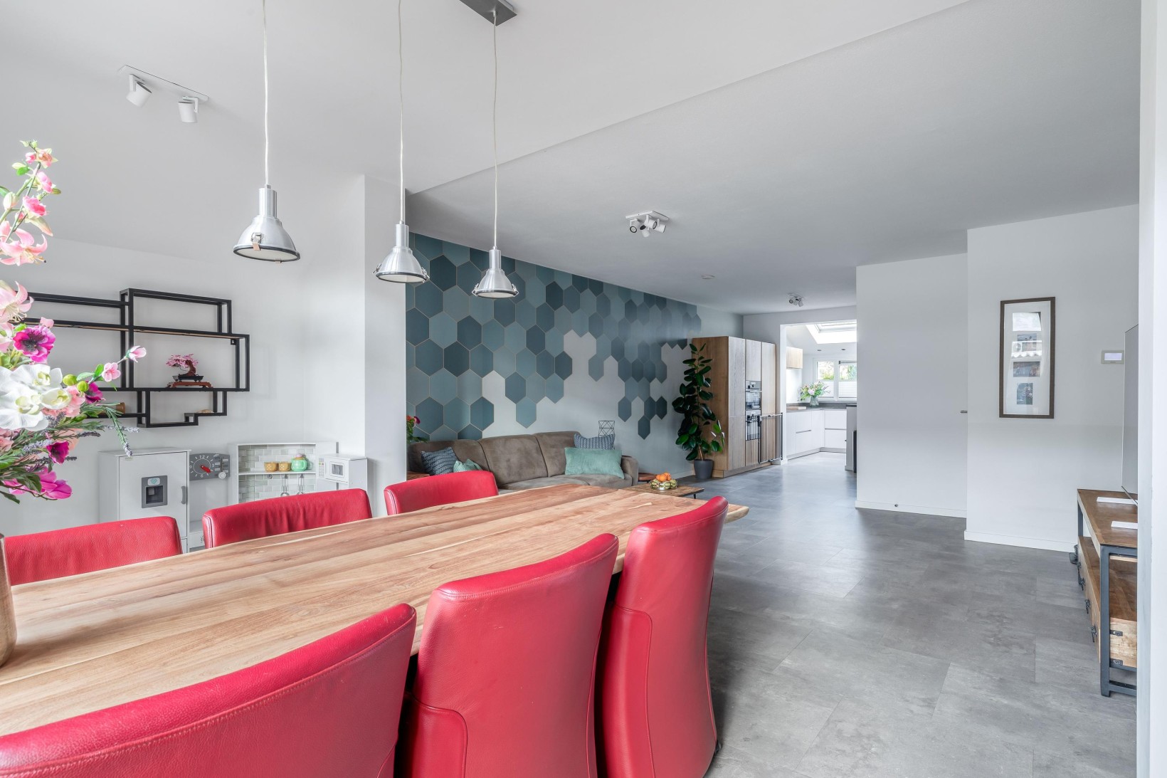 Hoekwoning te koop: Leemkuylen 1, Geldrop