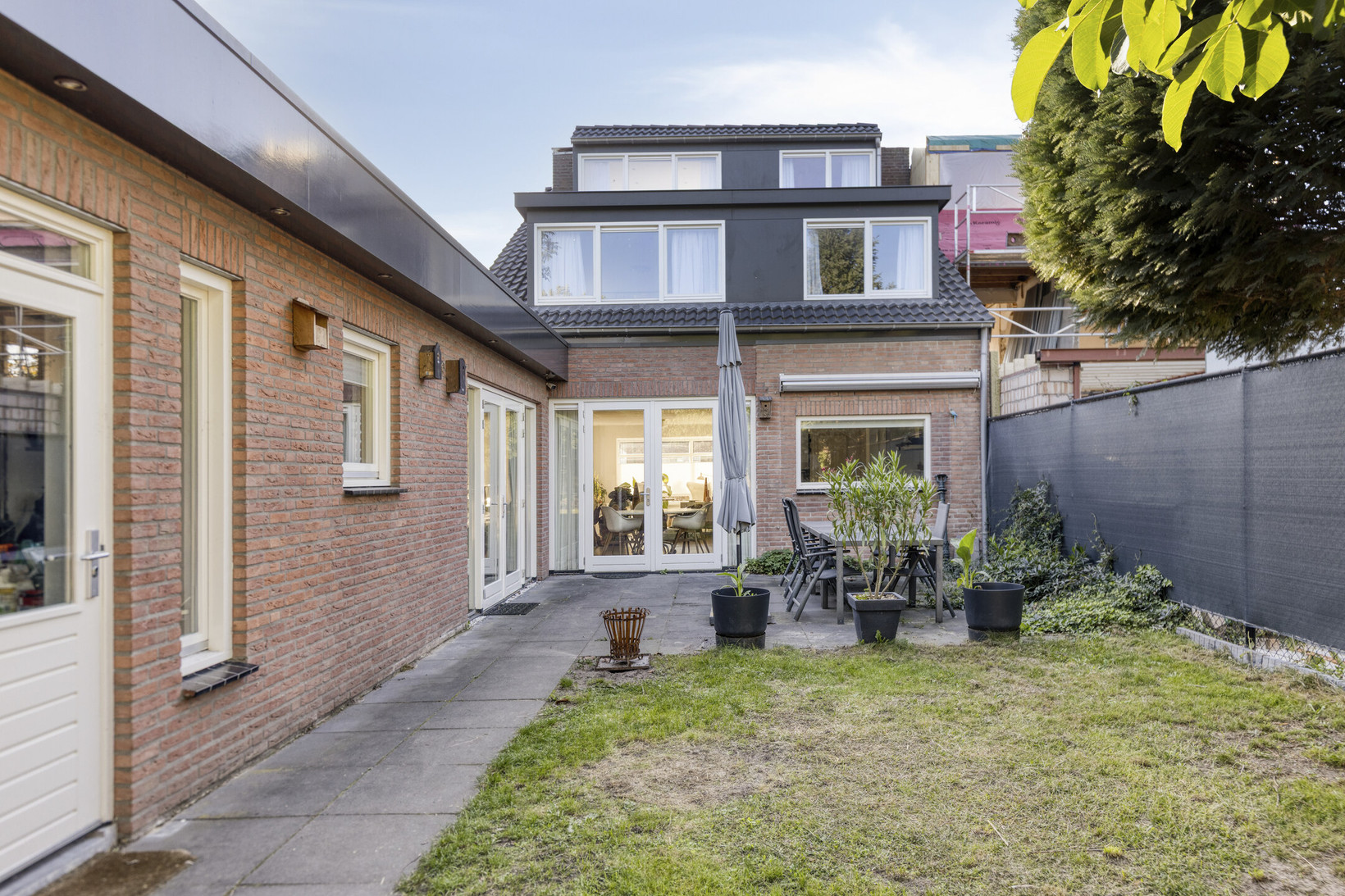 Twee-onder-één-kap te koop: Marijkestraat 10, Nuenen
