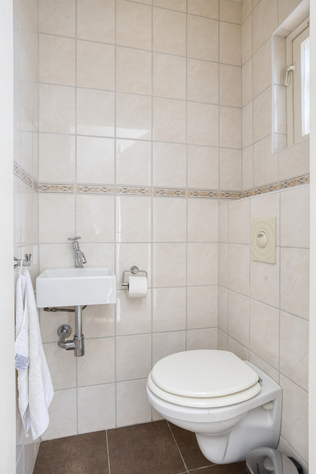 Tussenwoning te koop: Kapmeeuwhof 15, Nuenen