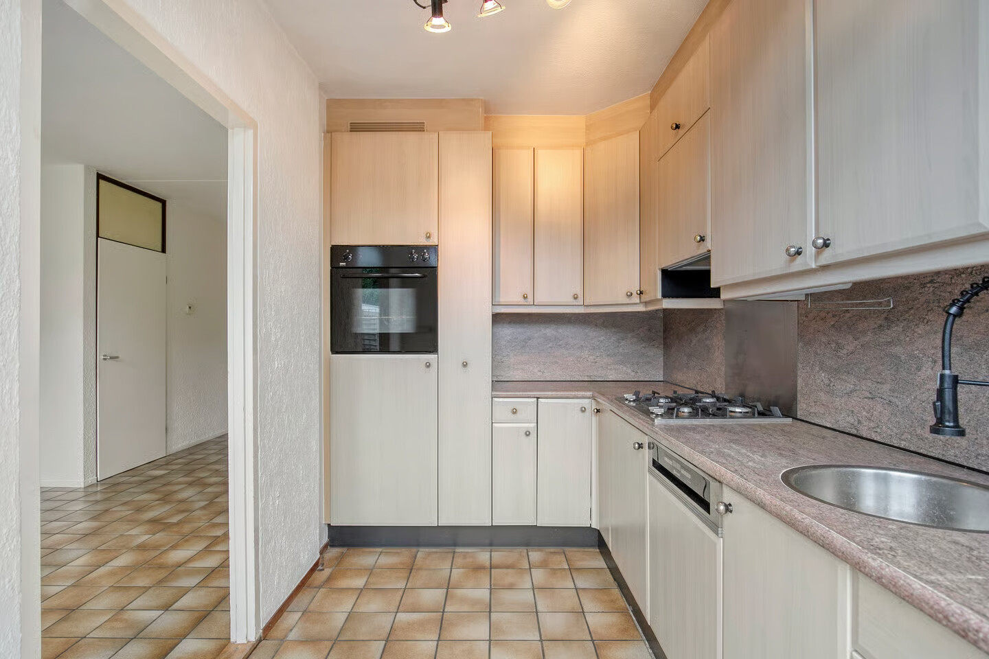 Tussenwoning te koop: De Doorn 16, Nuenen