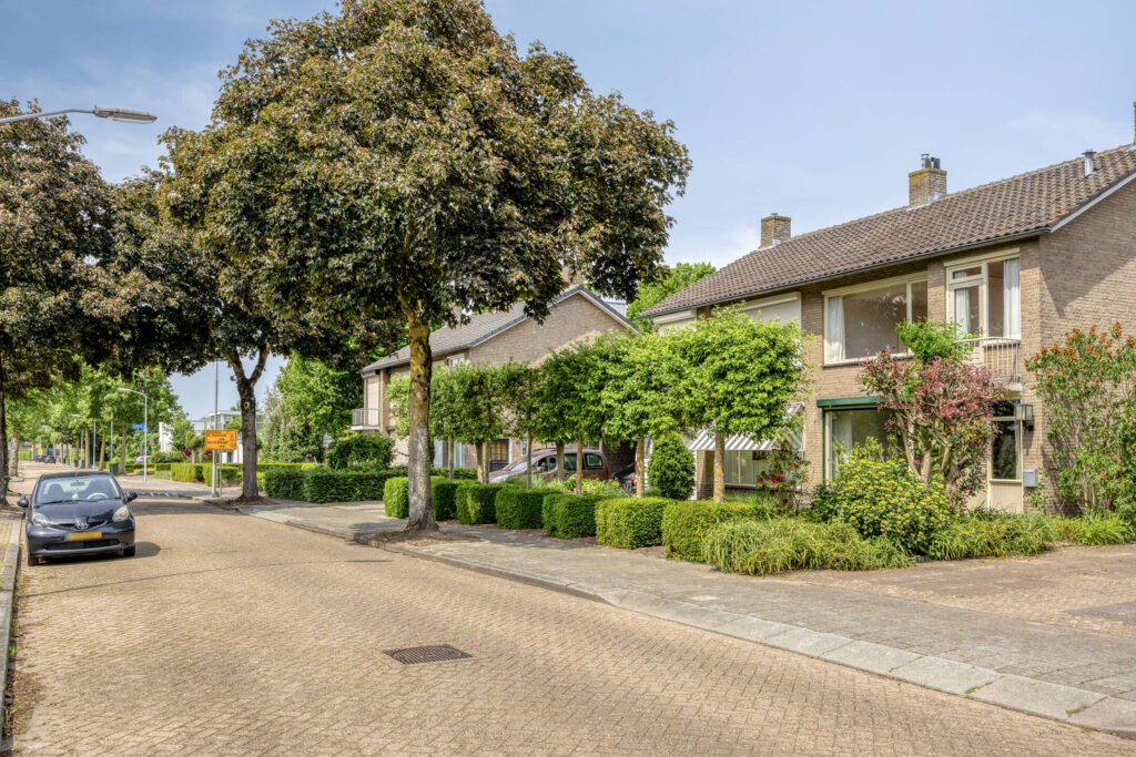 Twee-onder-één-kap te koop: Pater M. Wolffstraat 7, Best