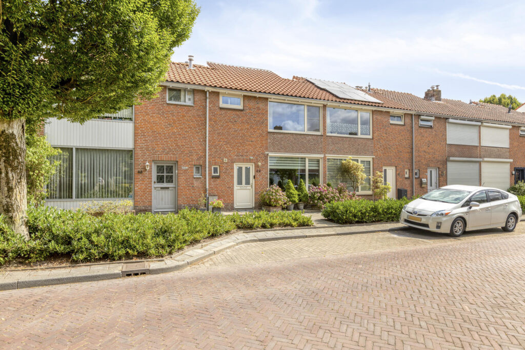 Tussenwoning te koop: Dr. H. Mollerstraat 44, Best