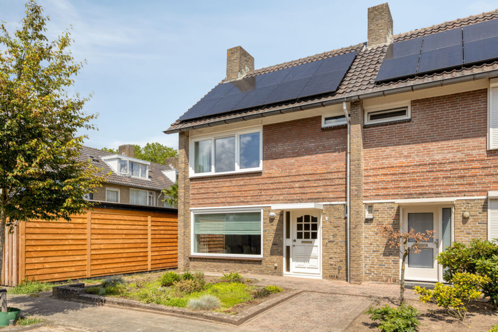 Hoekwoning te koop: J.J. Wintermansstraat 1, Best