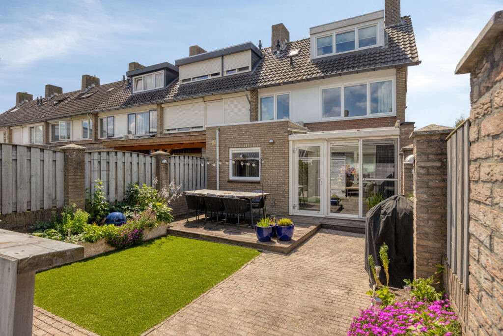 Hoekwoning te koop: J.J. Wintermansstraat 1, Best