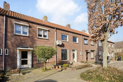 Loek Verstr. 15