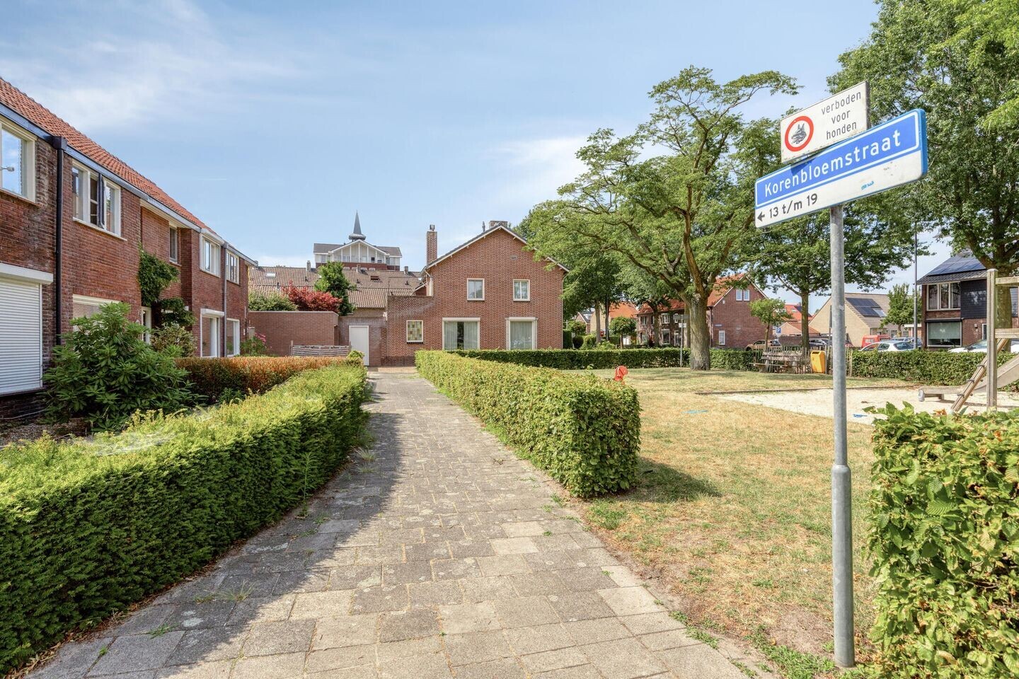 Tussenwoning te koop: Korenbloemstraat 17, Helmond