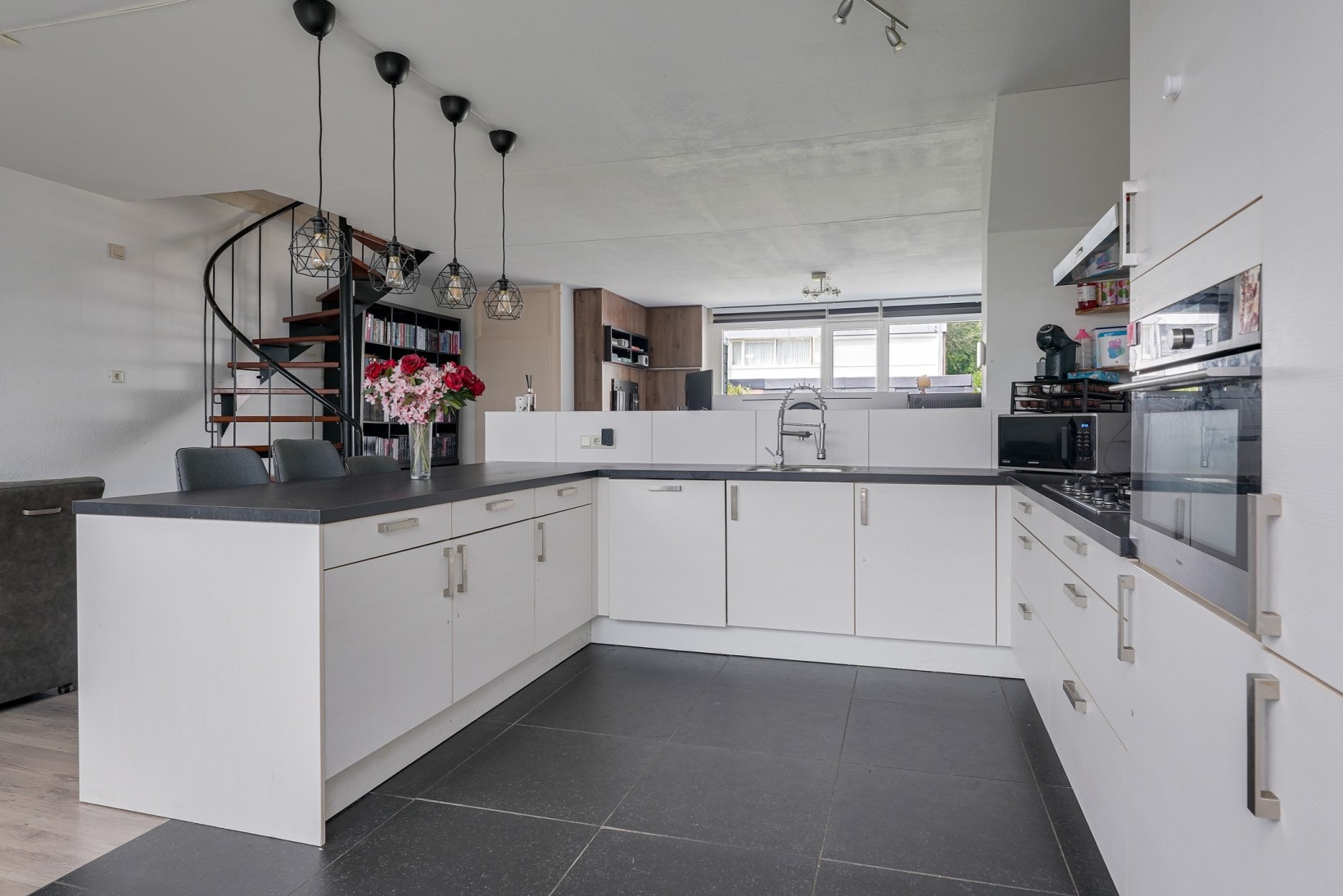 Hoekwoning te koop: Marslaan 2, Helmond