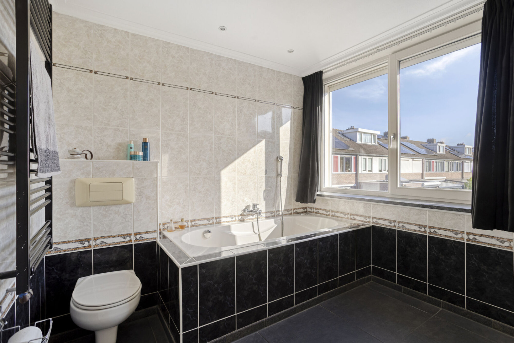 Tussenwoning te koop: Plesmanlaan 24, Helmond