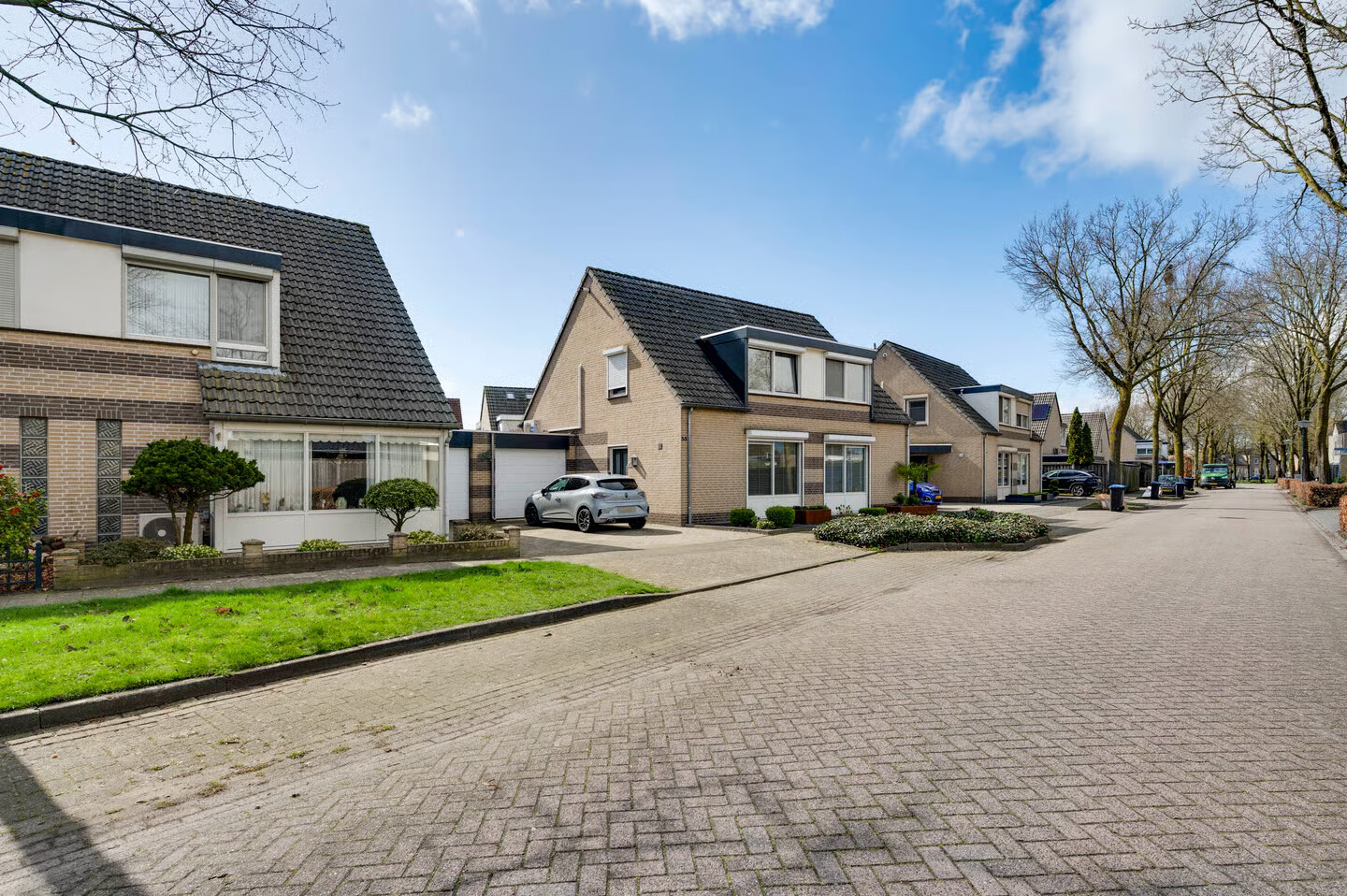 Tussenwoning te koop: Zeelenweg 33, Helmond