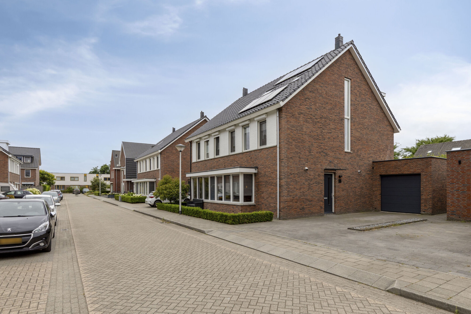 Twee-onder-één-kap te koop: Kruipheide 11, Helmond