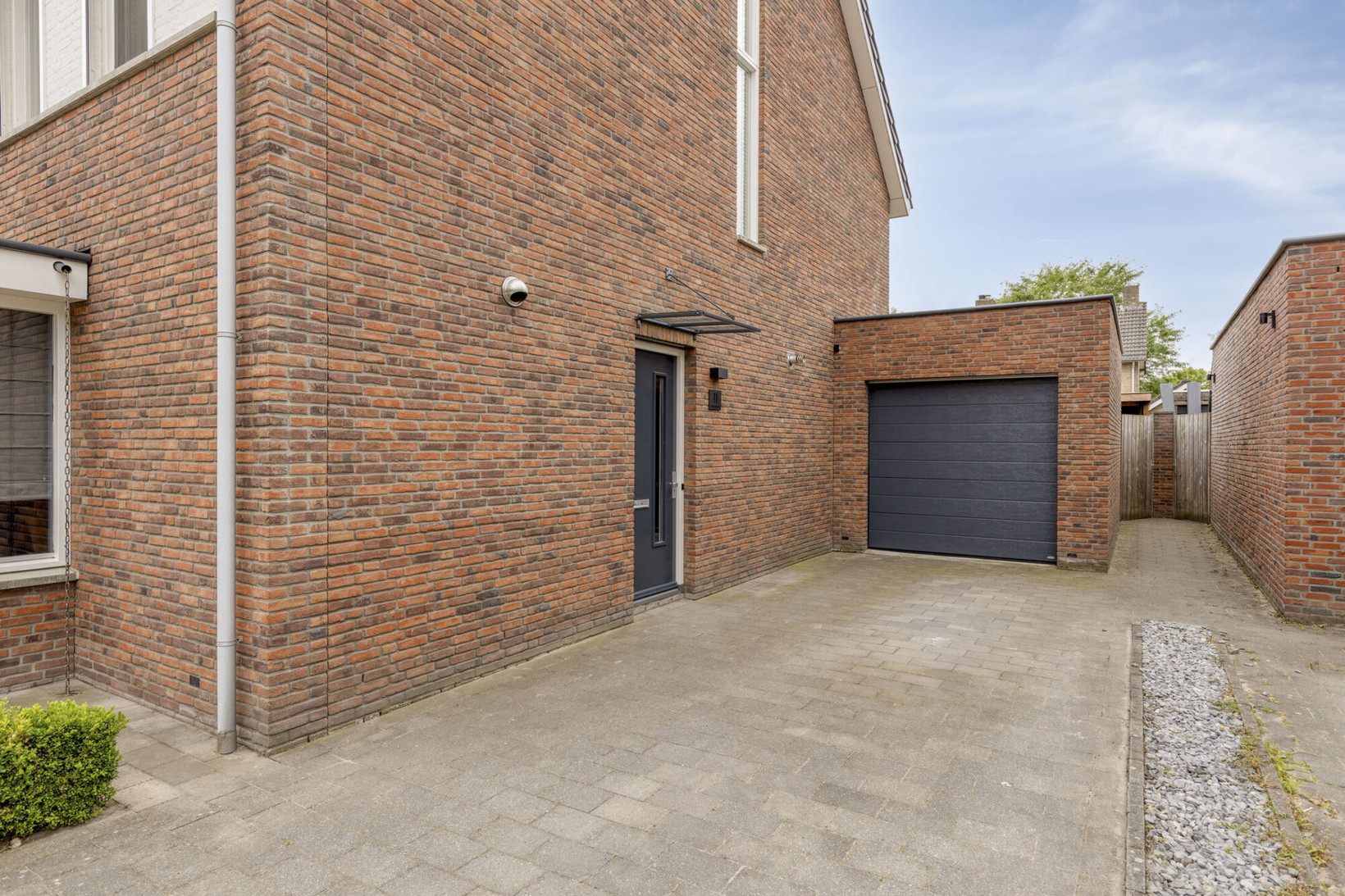 Twee-onder-één-kap te koop: Kruipheide 11, Helmond