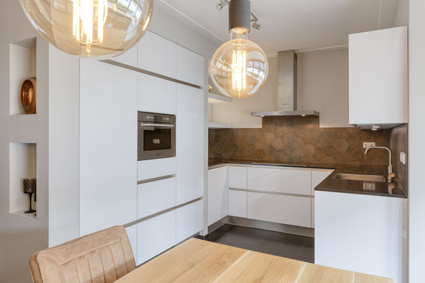Twee-onder-één-kap te koop: Kruipheide 11, Helmond