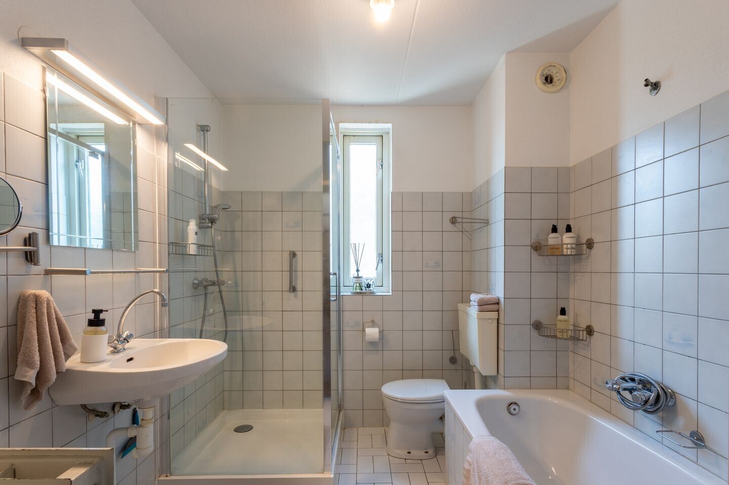 Tussenwoning te koop: Elbeplantsoen 9, Helmond