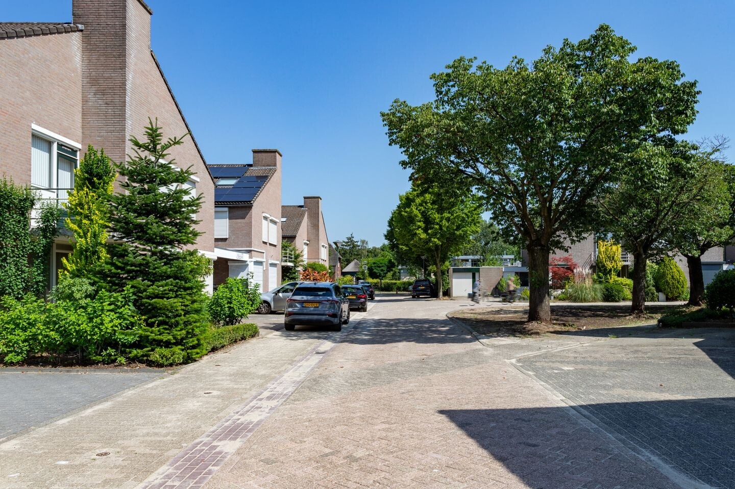 Tussenwoning te koop: Elbeplantsoen 9, Helmond