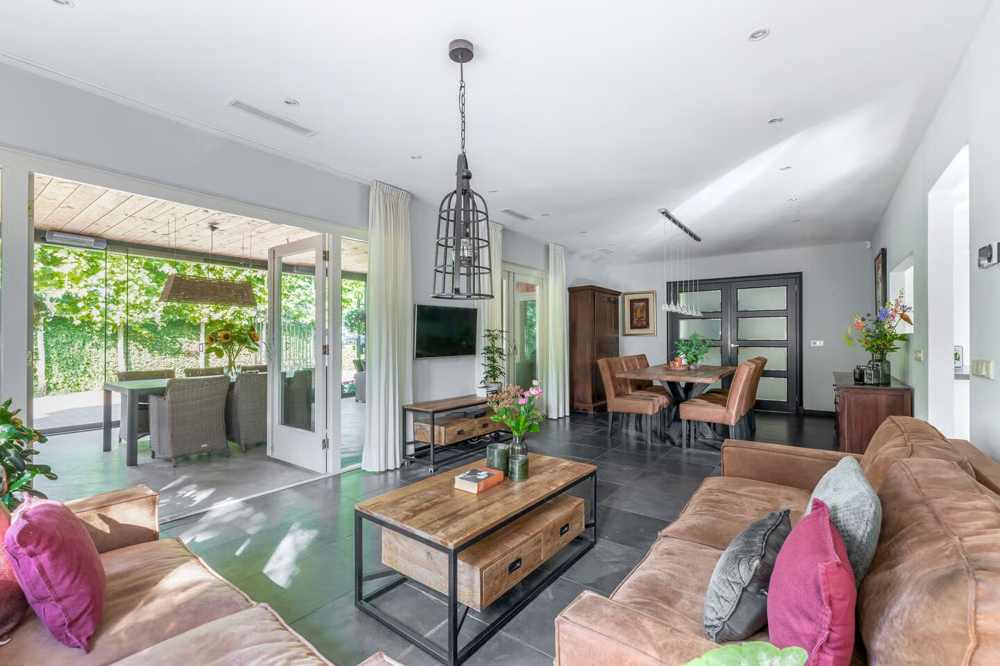 Vrijstaande woning te koop: Houtse Parallelweg 73, Helmond