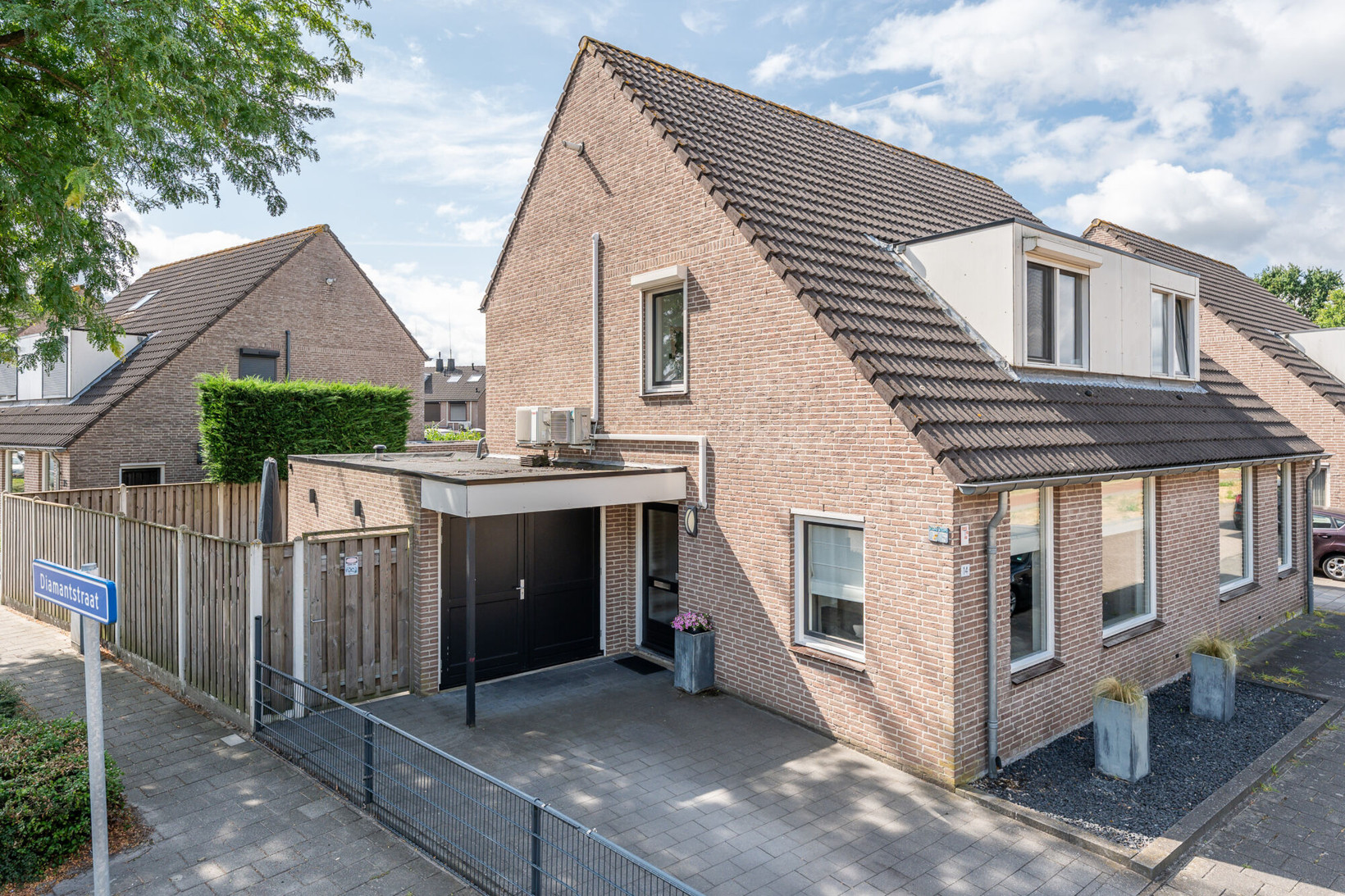 Hoekwoning te koop: Topaasstraat 14, Helmond