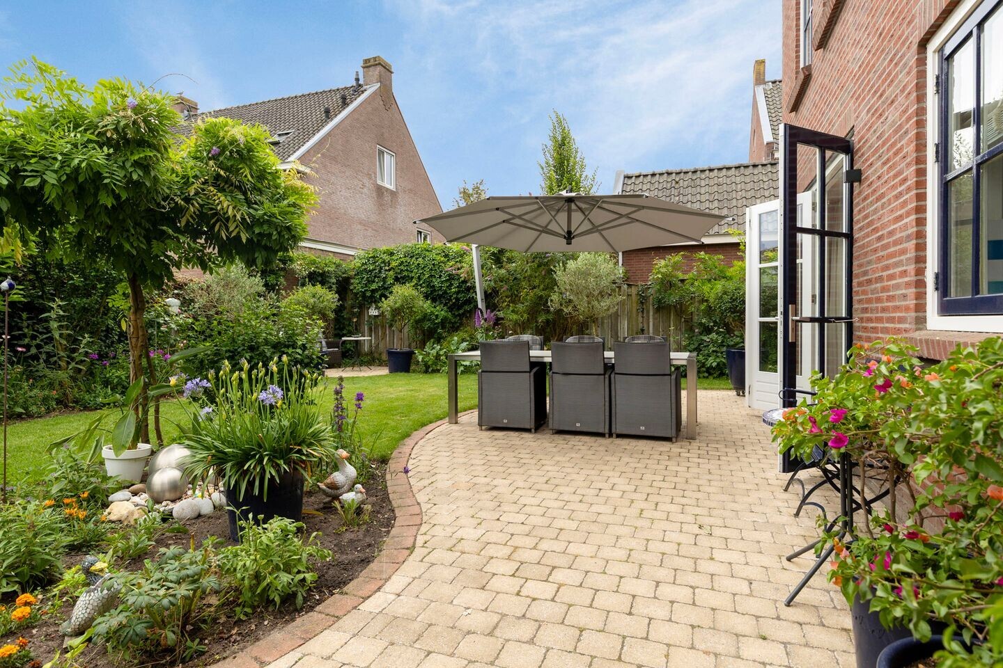Vrijstaande woning te koop: Schutsboom 48, Helmond