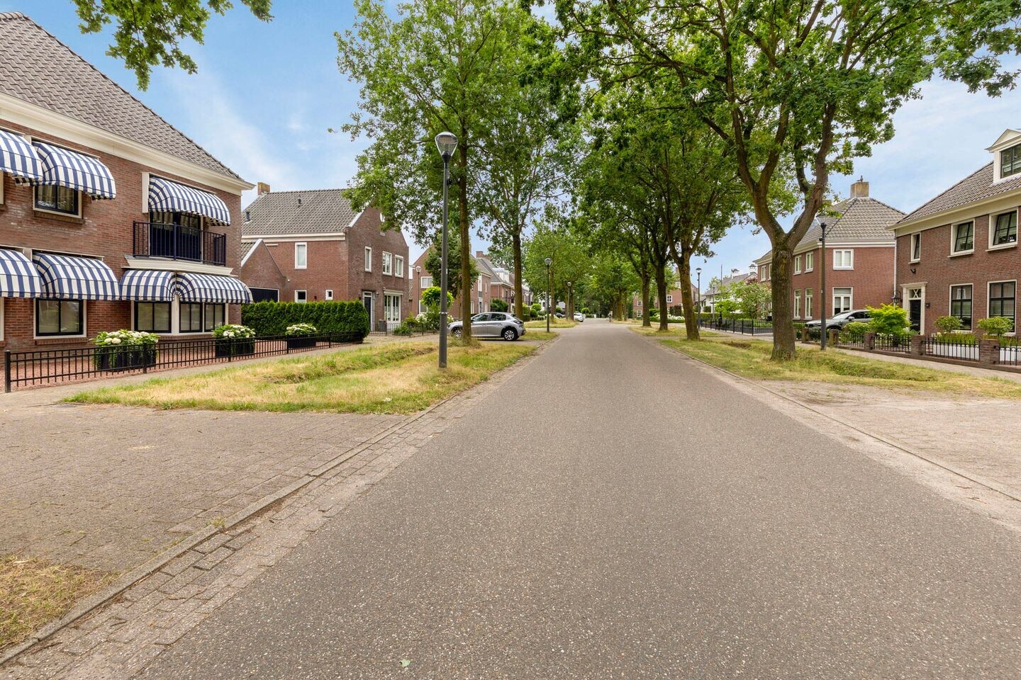Vrijstaande woning te koop: Schutsboom 48, Helmond