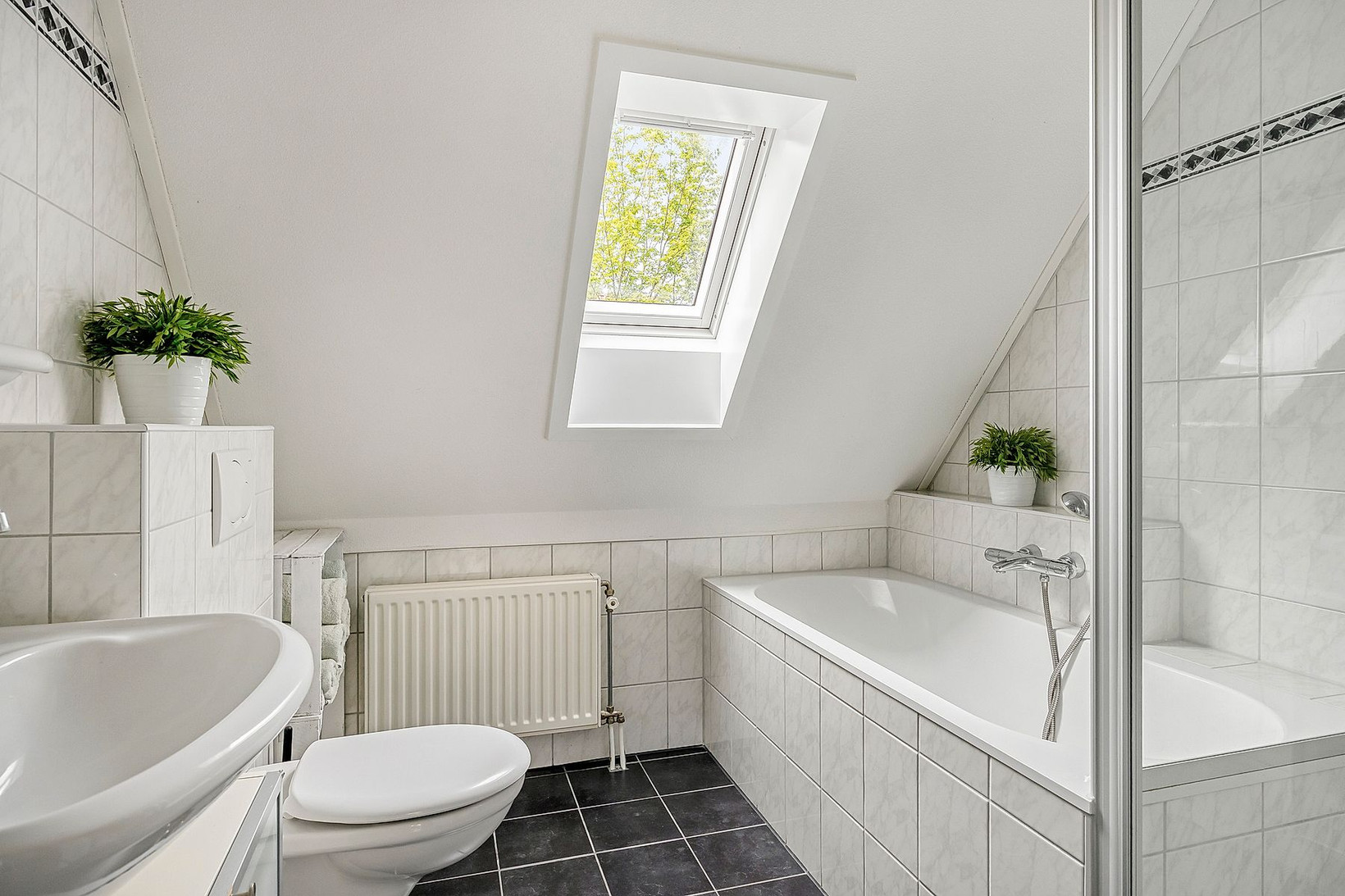 Tussenwoning te koop: Heilbeemden 12, Helmond
