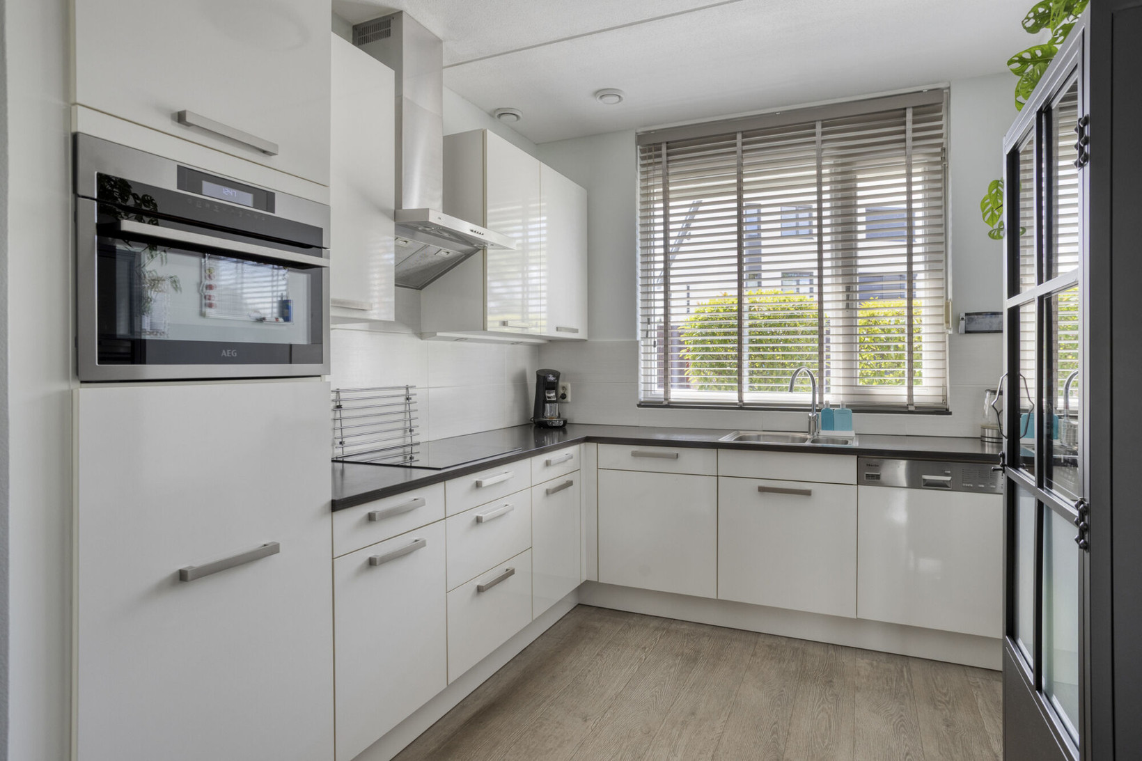 Tussenwoning te koop: Voorste Akkerweg 6, Helmond