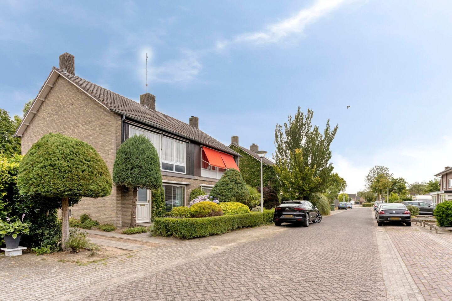 Twee-onder-één-kap te koop: Pater Bollenstraat 8, Helmond